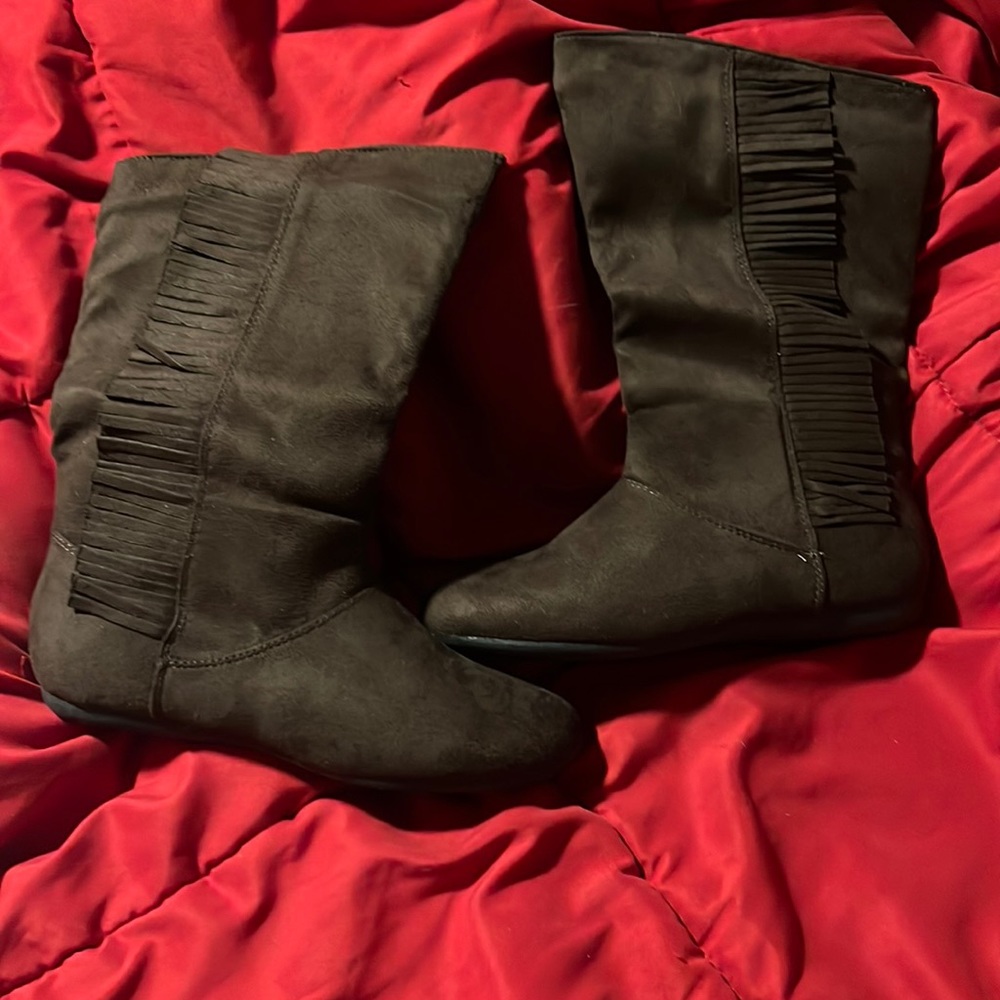 Fringe boots